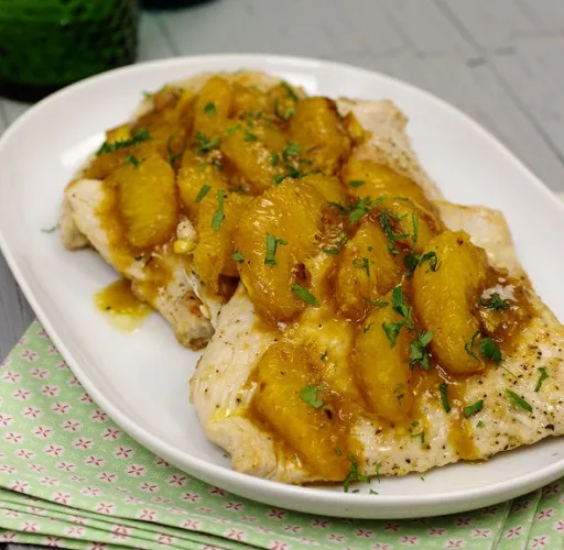 Bifes de peru com molho de laranja e gengibre