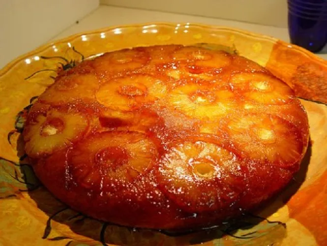 Bolo de ananás caramelizado