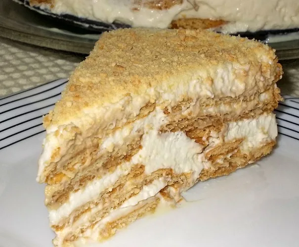Bolo de Bolacha com Natas