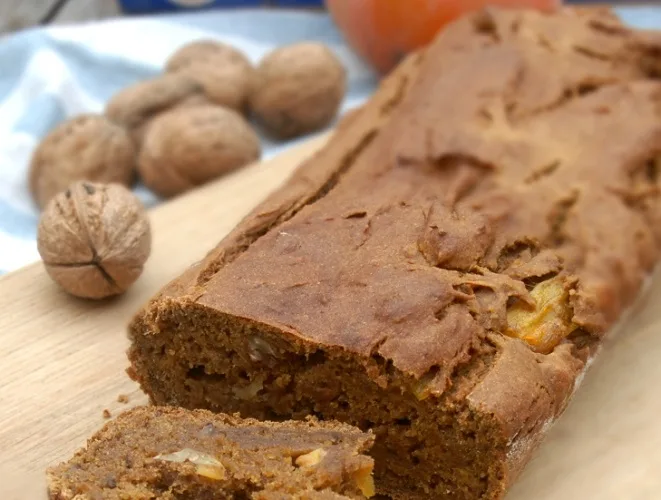 Bolo de Dióspiro e Nozes