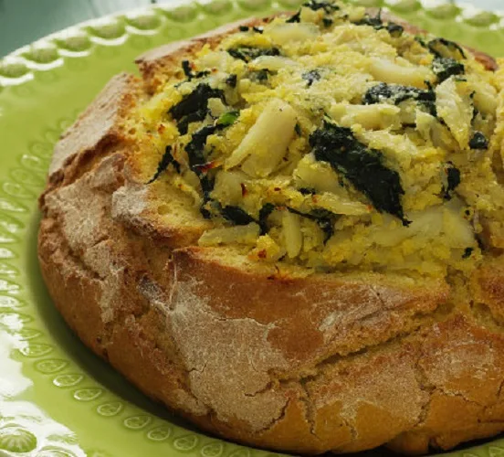 Broa de Milho recheada com Bacalhau