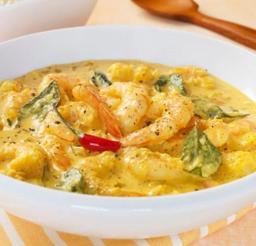 Caril de Gambas e Peixe