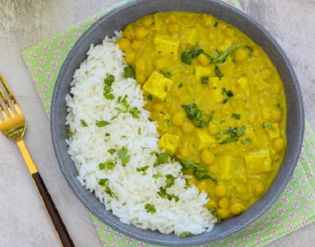 Caril de Grão com Tofu e Espinafres