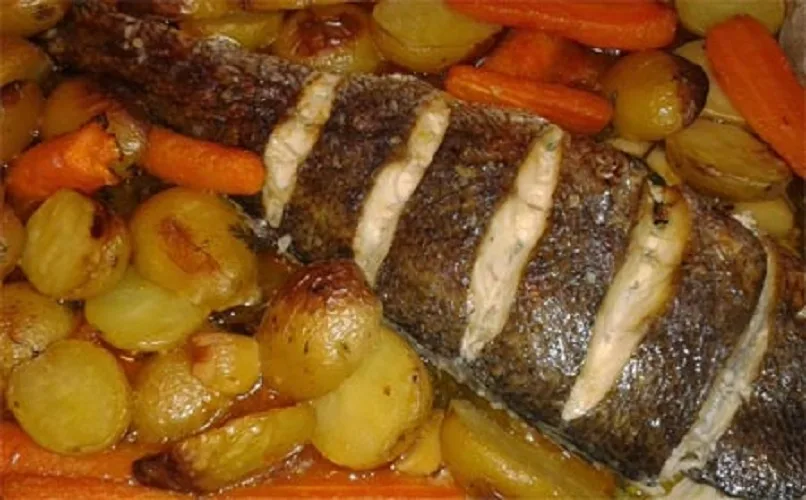 Corvina Assada no forno com Batatas
