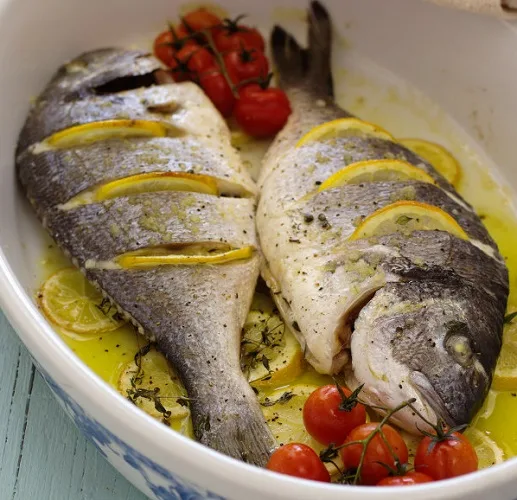 Dourada no forno com tomilho e limão