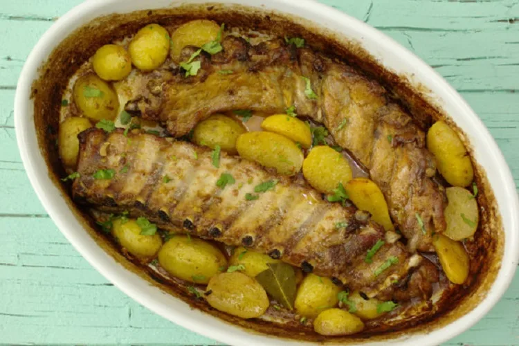 Entrecosto no forno com batatas