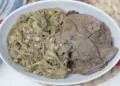 Iscas de Porco de Cebolada