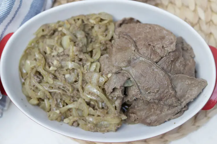 Iscas de Porco de Cebolada