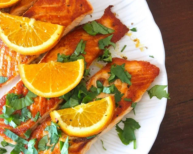 Lombos de Salmão com Laranja e Coentros