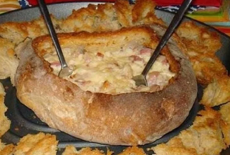 Pão recheado com Queijo, Linguiça e Bacon