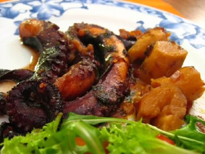 Polvo Assado no forno com batata-doce