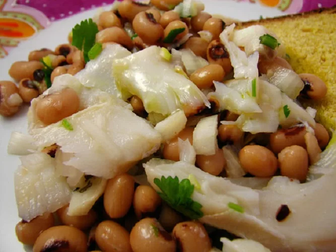 Salada de Feijão Frade com Bacalhau