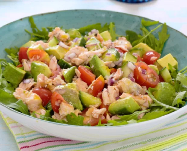 Salada de Salmão com Abacate