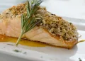Salmão Assado com crosta de Mostarda e Salsa