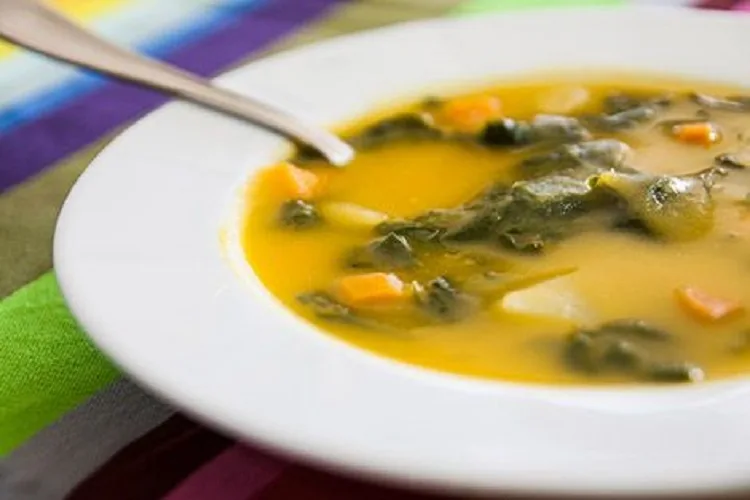 Sopa de Abóbora com Grão e Nabiças